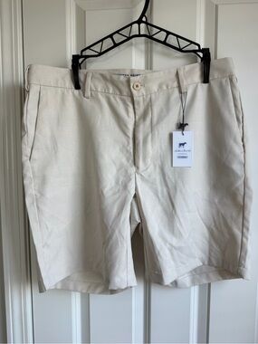 Men's Flat Front Chino Shorts in Cream - Classic Tailored Style